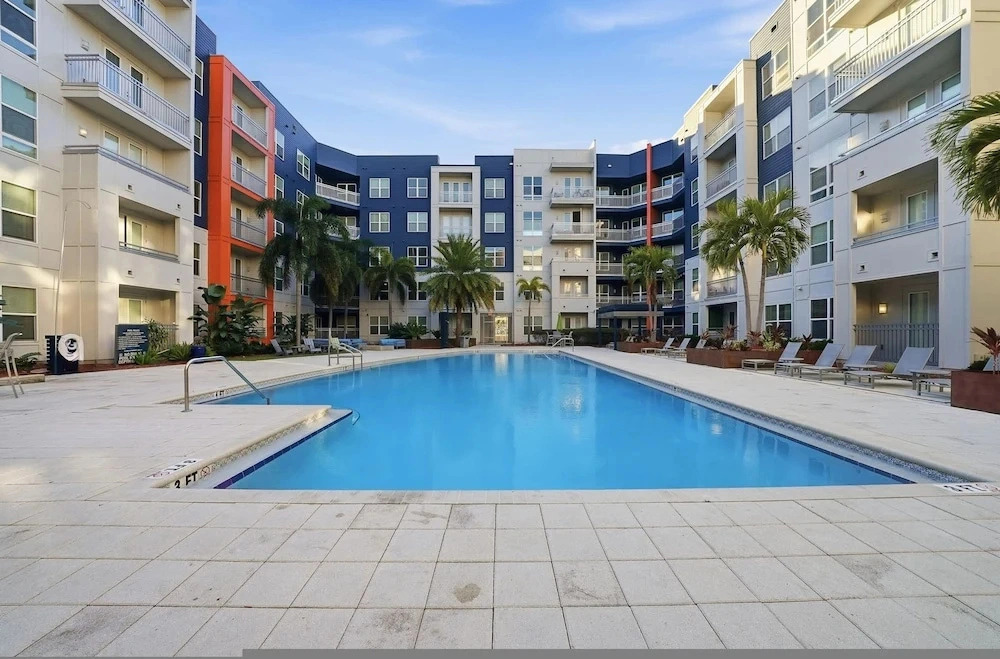 Modern 2BR w Pool Pet-friendly Unit 17