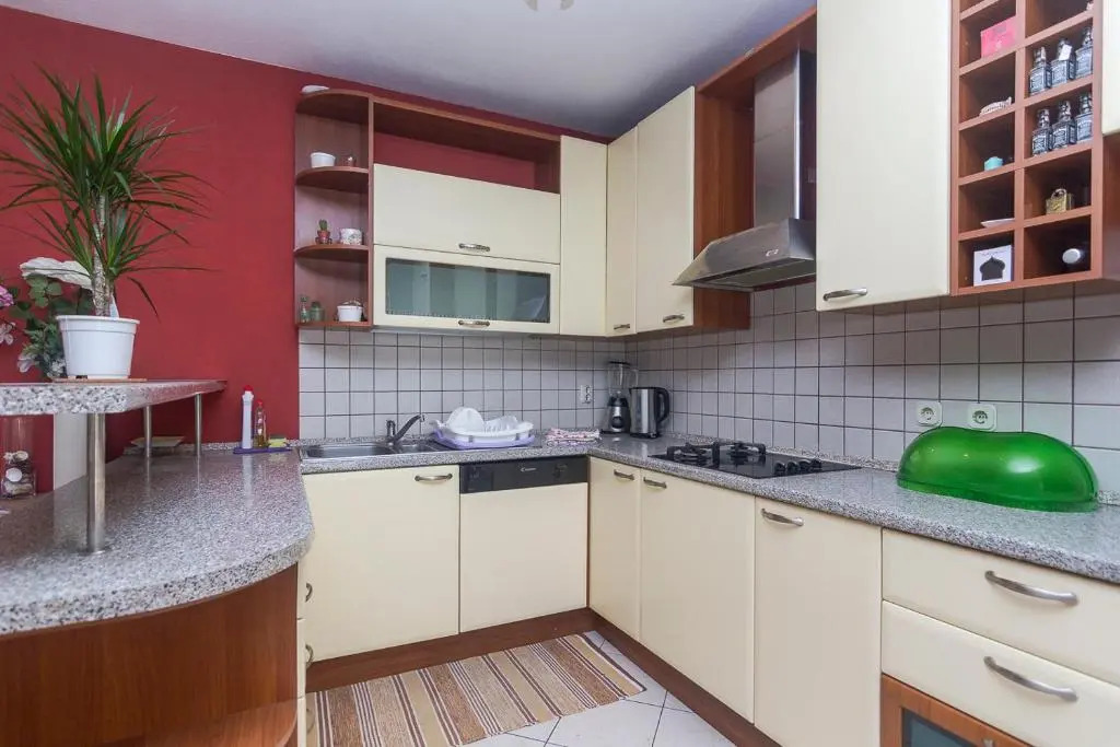 Apartment and room Marin Makarska