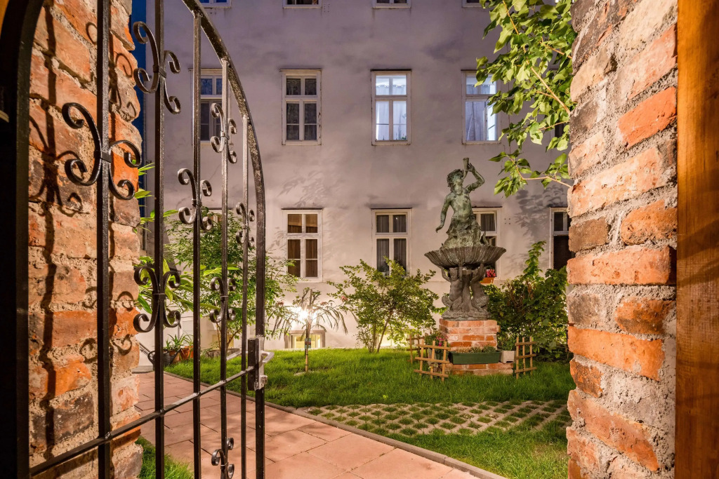 Best Western Plus Celebrity Suites
