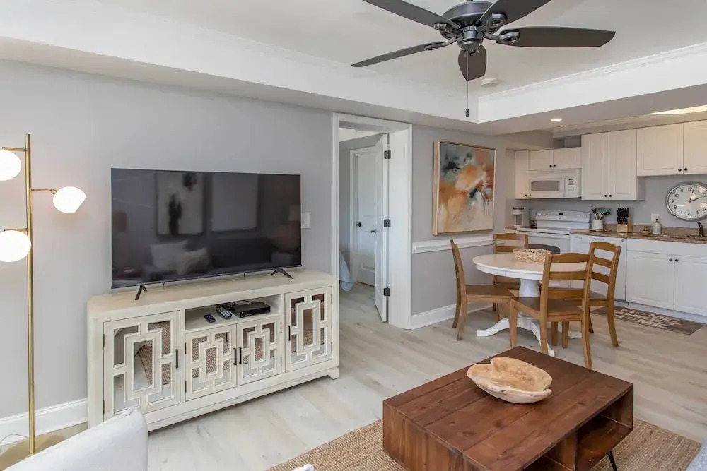 Summerhouse Villas Condo: Private Resort Beach