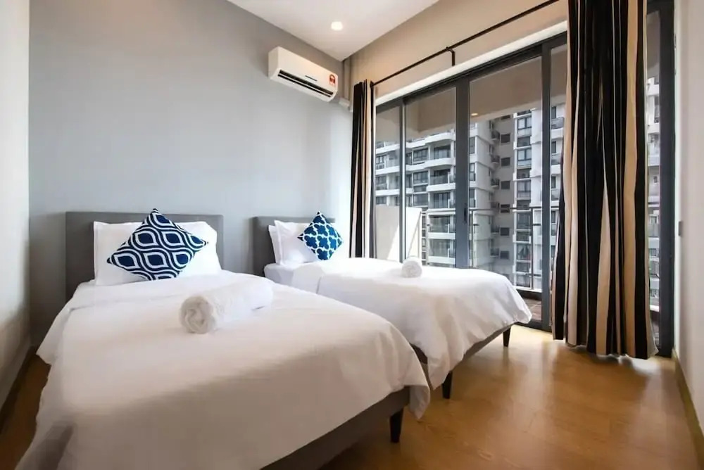 Comfy 3BR Apt in Danga Bay, Free Parking, Sea View