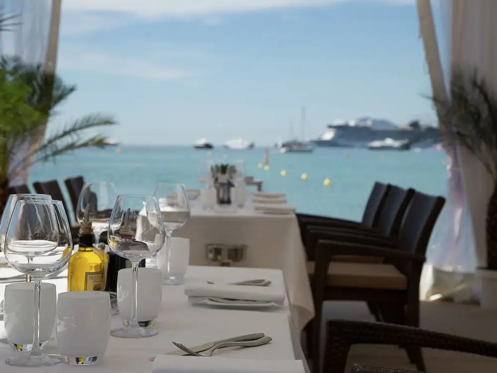 Uxurious Villa in Fréjus With Heated Pool & Panoramic View