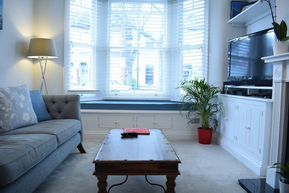 Modern Family Home Near Wimbledon With Garden