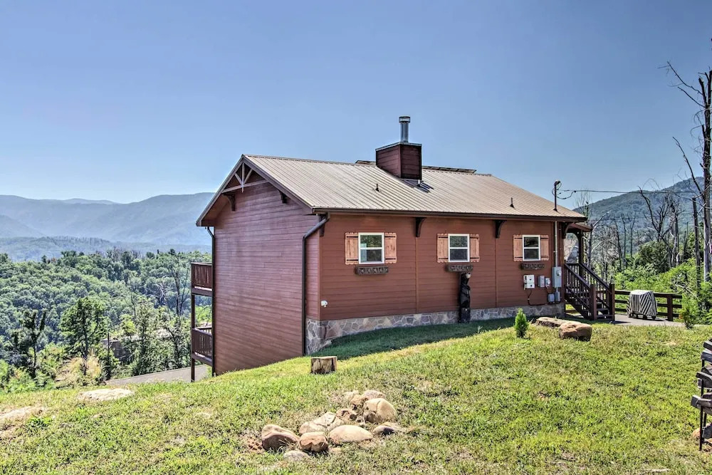 Panoramic Mtn Views! Cabin Retreat in Gatlinburg