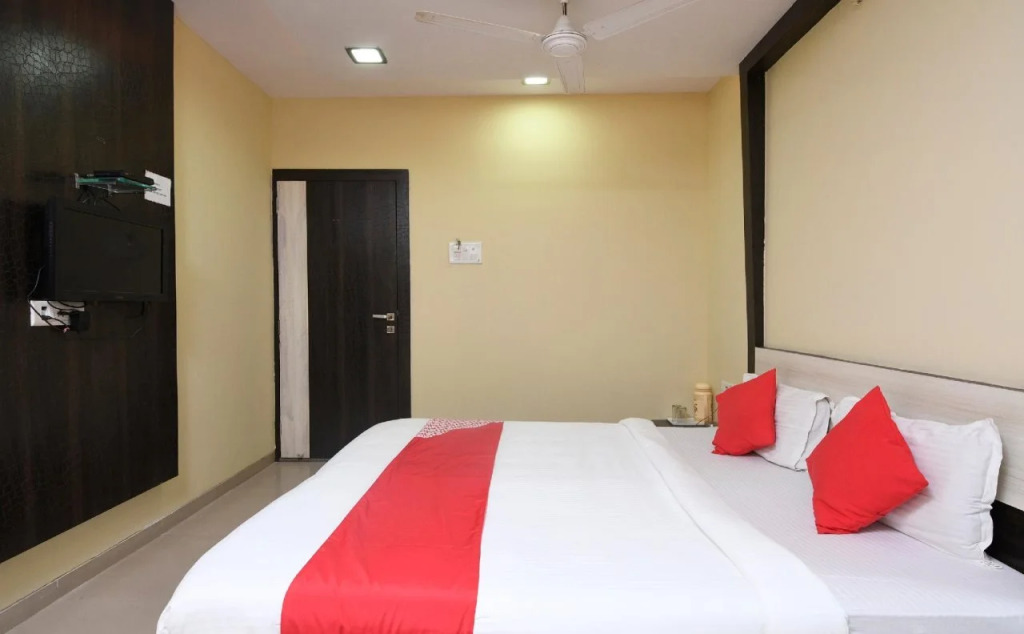 Shree Krishna Palace by OYO Rooms