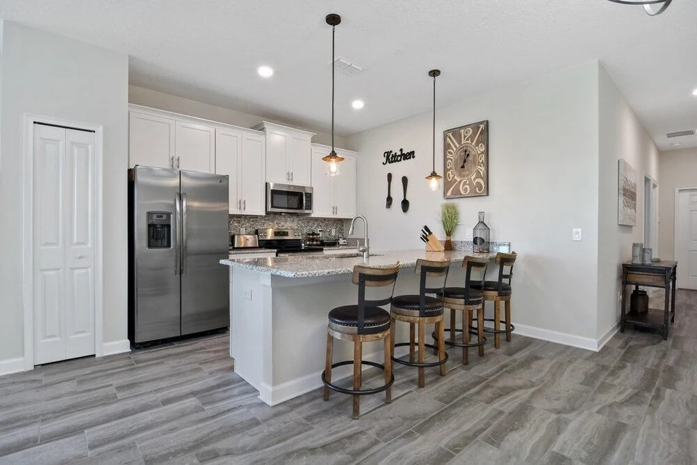"boutique" Style Home Near Disney! 5 Bedroom Home by RedAwning