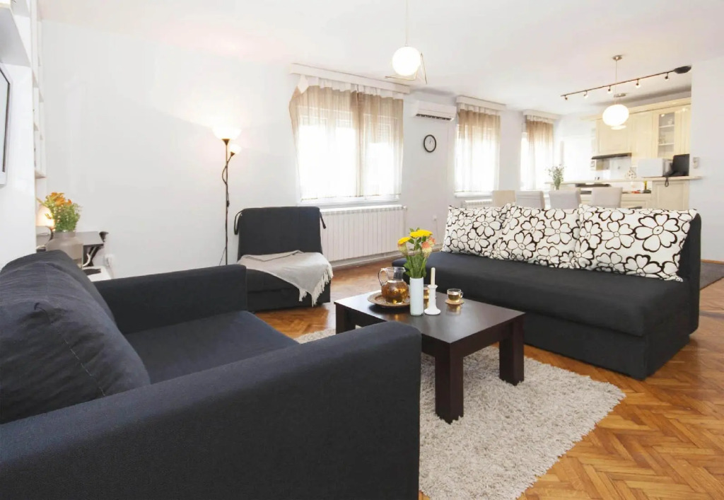 One Bedroom Apartment Hip & Spacious