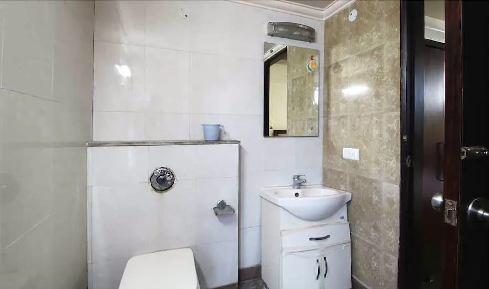 ADB Rooms Hotel Metro Plaza
