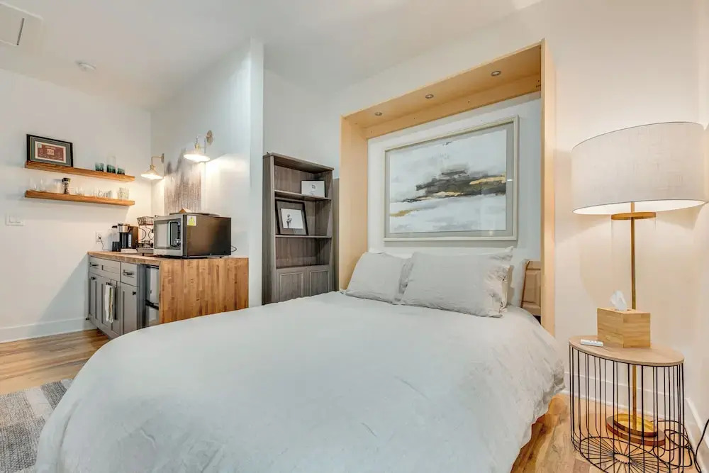 Couples Getaway Near Dtwn ATL & Mercedes-benz!