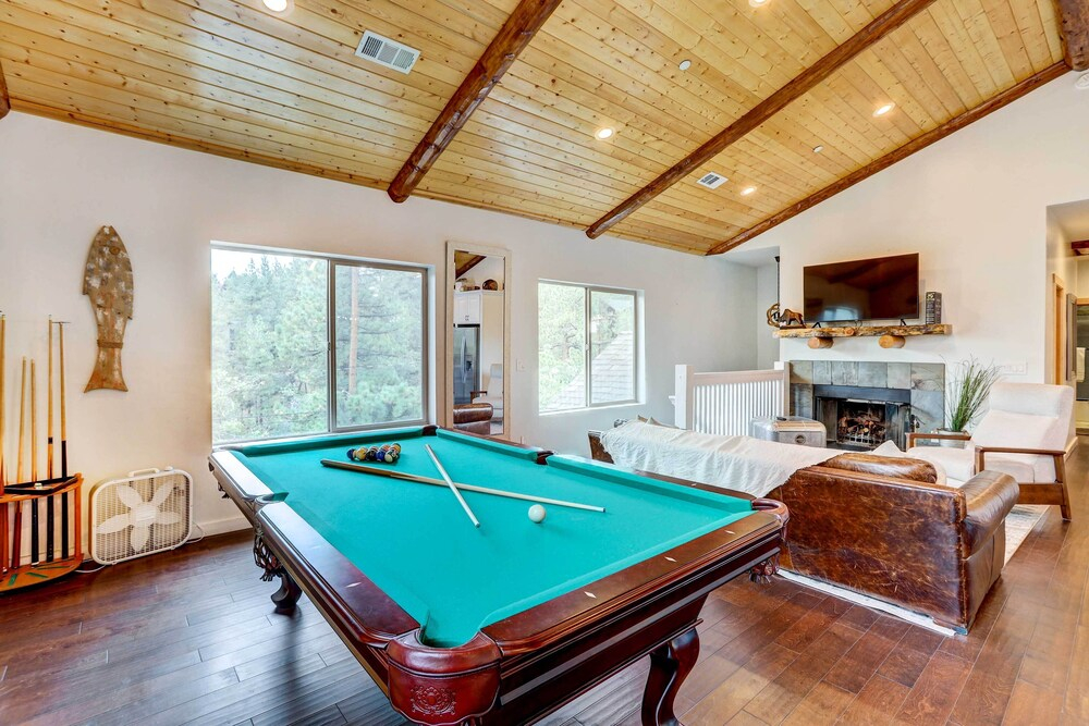 Custom-built Gem w/ Kayaks & Games in Big Bear!