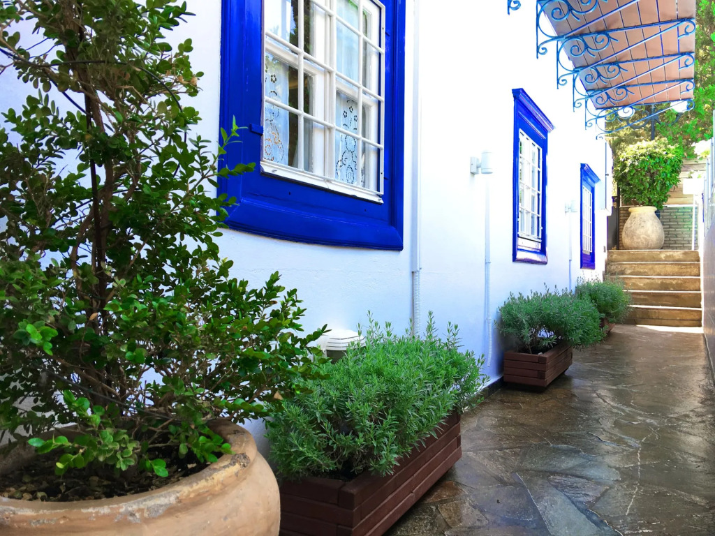 Armata Boutique Hotel
