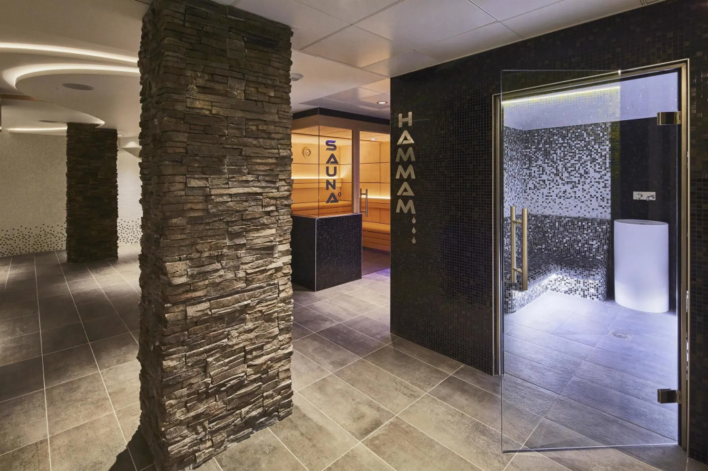 Kyriad Prestige Lyon Est - Saint Priest Eurexpo Hotel and Spa