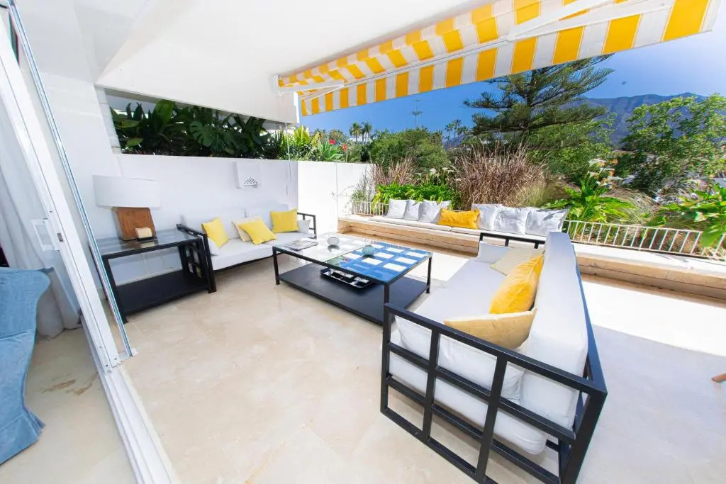 Beautiful 3BEDROOMS/2BATH/Golden Mile