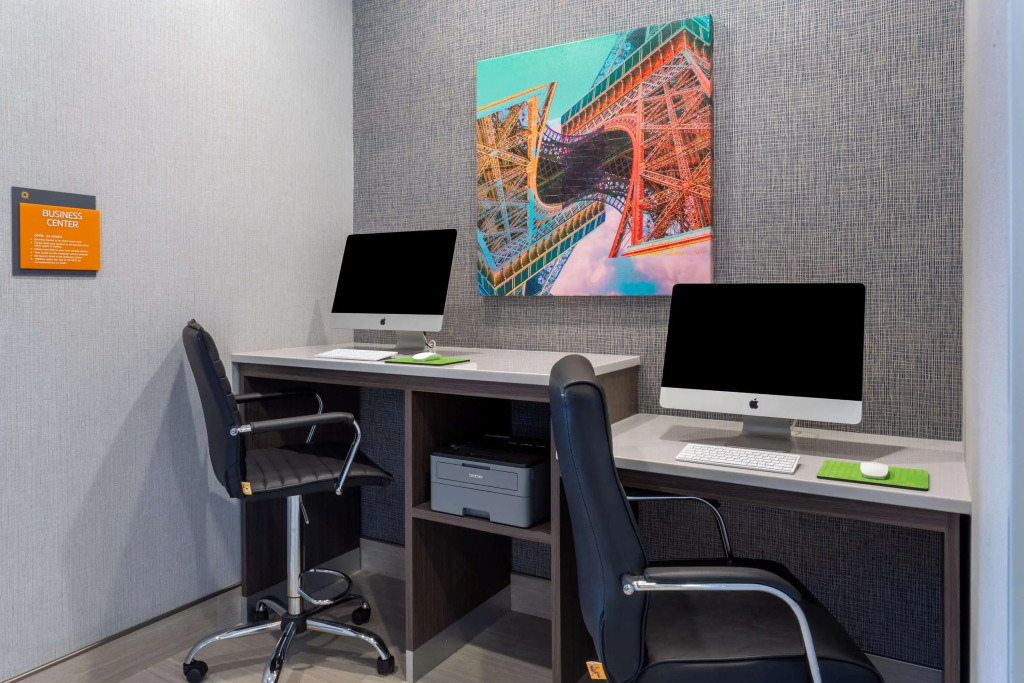 La Quinta Inn & Suites by Wyndham Shorewood