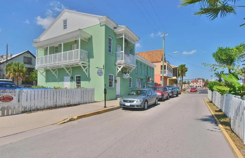 Bella Bay Inn