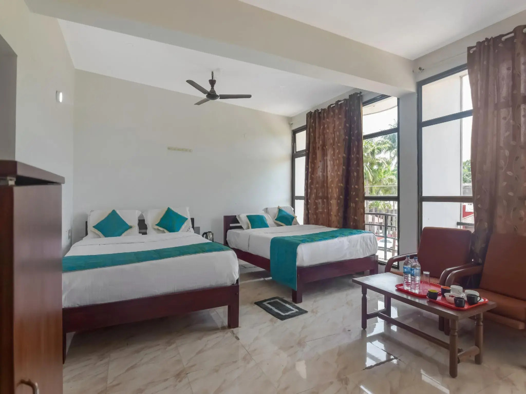 OYO 13581 Hotel Raj