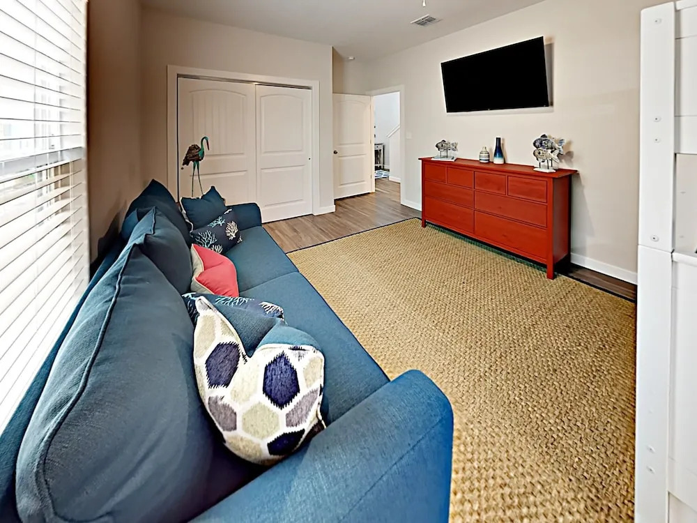 The Savvy Pelican 4 Bedrooms 3 Bathrooms Condo