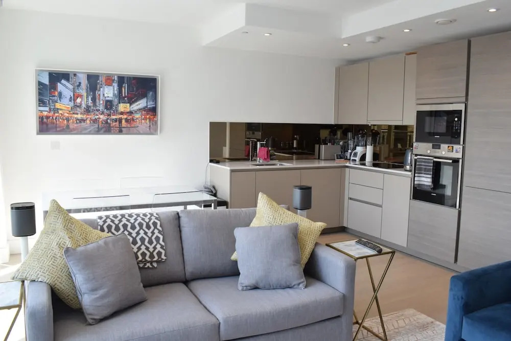 2 Bedroom Apartment in Canada Water