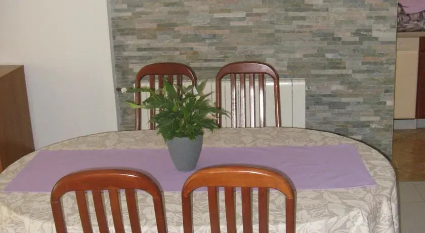 Apartments & Room Nina