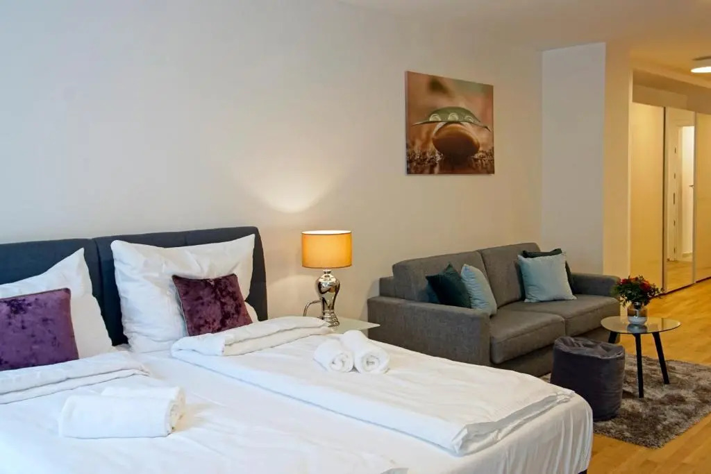 English Theater Apartment at Rathaus