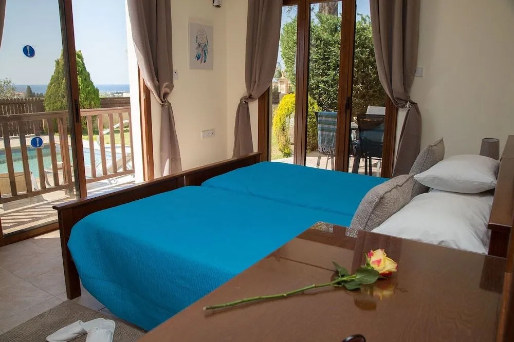 Coral Bay Sunlight Villa