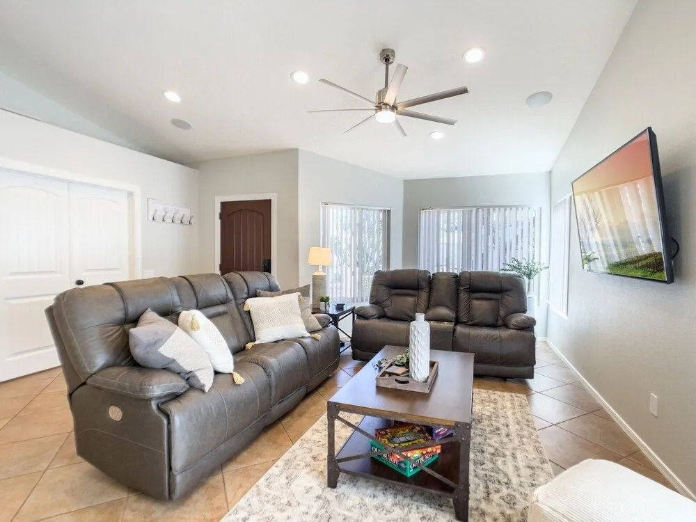 Chandler Earhart 4 Bedroom Home by RedAwning