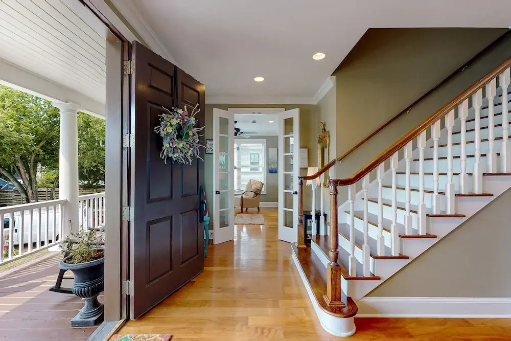 Fantastic Getaway With Private Pool, Deck, Game Room, AC & Fast Wifi