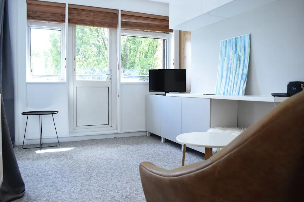 Shadwell 1 Bedroom Flat With Balcony