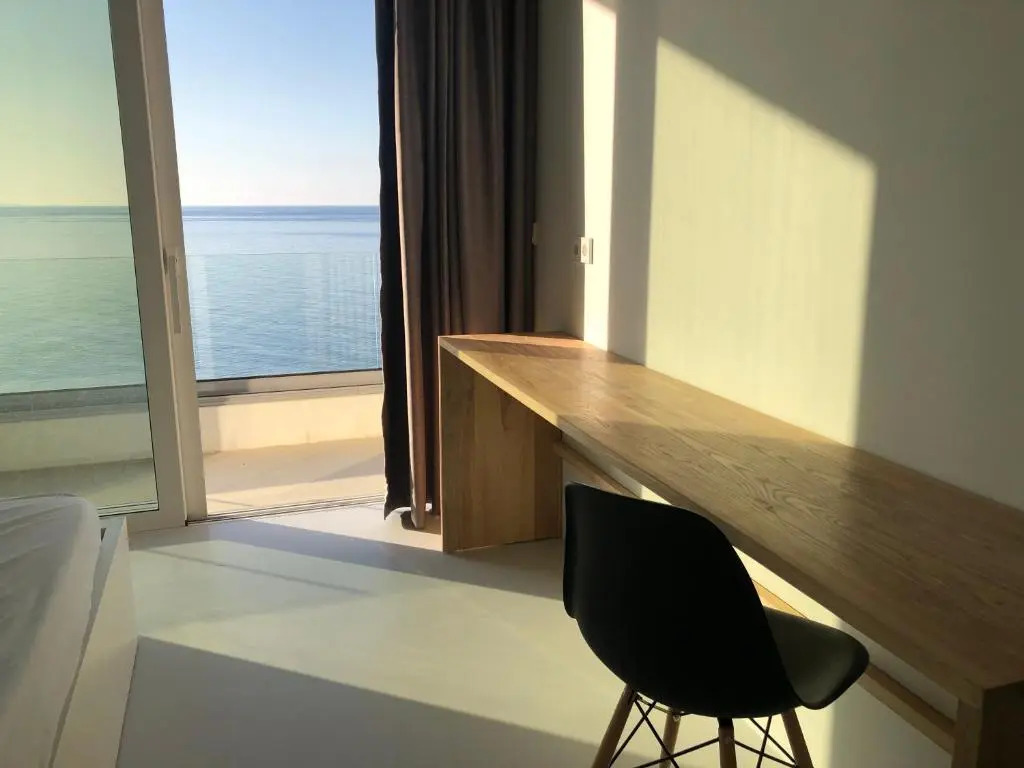 Kuro Beach House