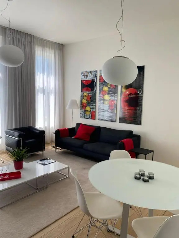 Luxury Center Apartment