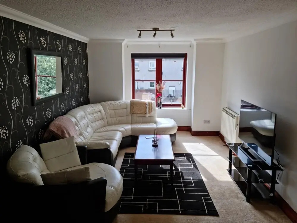 Superb 2 Bedroom Flat Tillicoultry