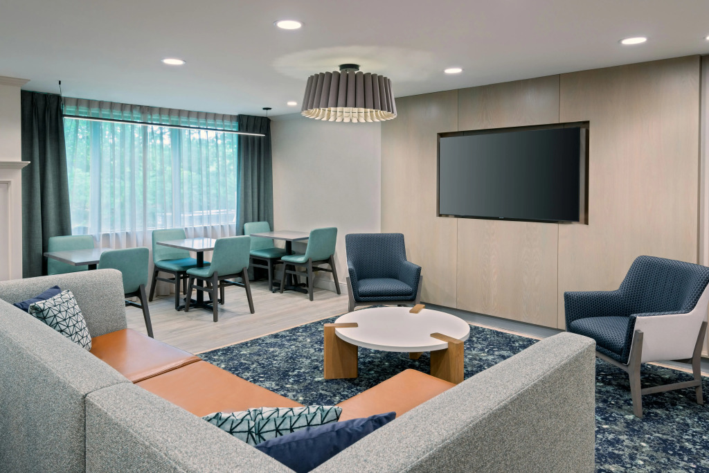Hampton Inn Hartford Airport