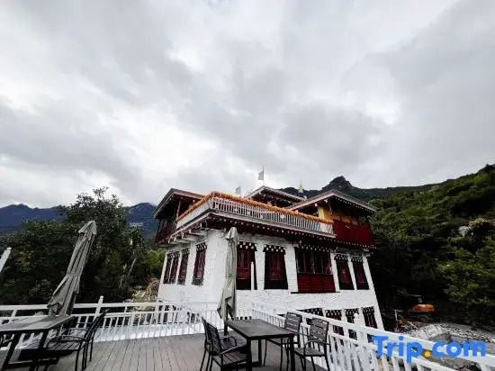 Gedabo Liyu Courtyard | Mountain View Homestay
