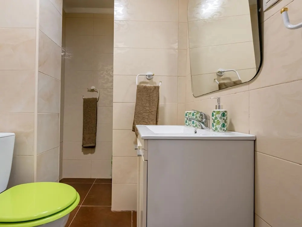 Simplistic Holiday Home in Málaga near Moorish Castle