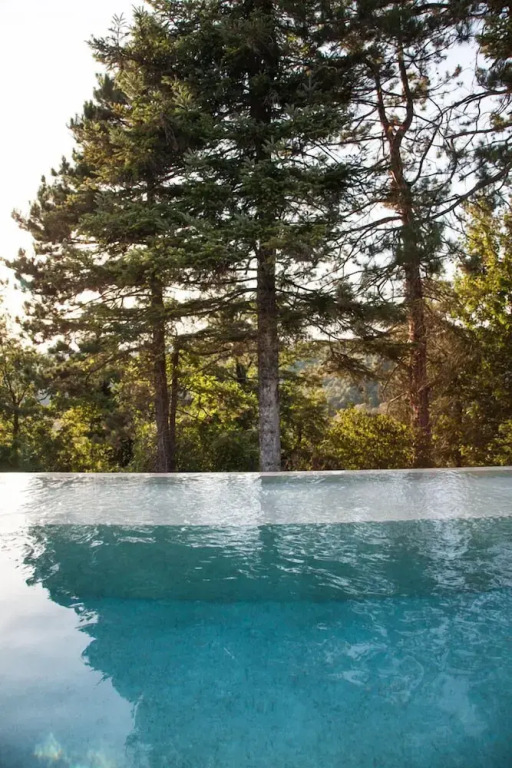Casale Belvedere con piscina nel bosco