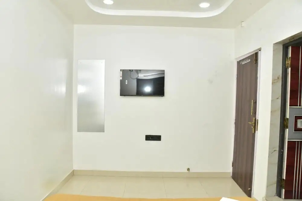 Hotel Emirates Case