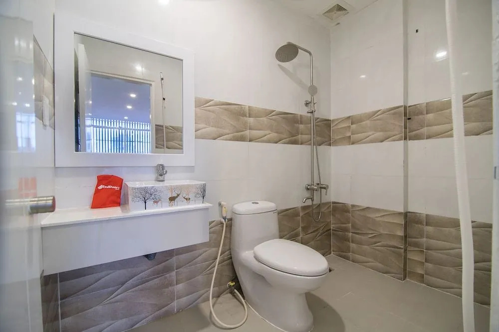 RedDoorz Plus near Tan Dinh Market 2