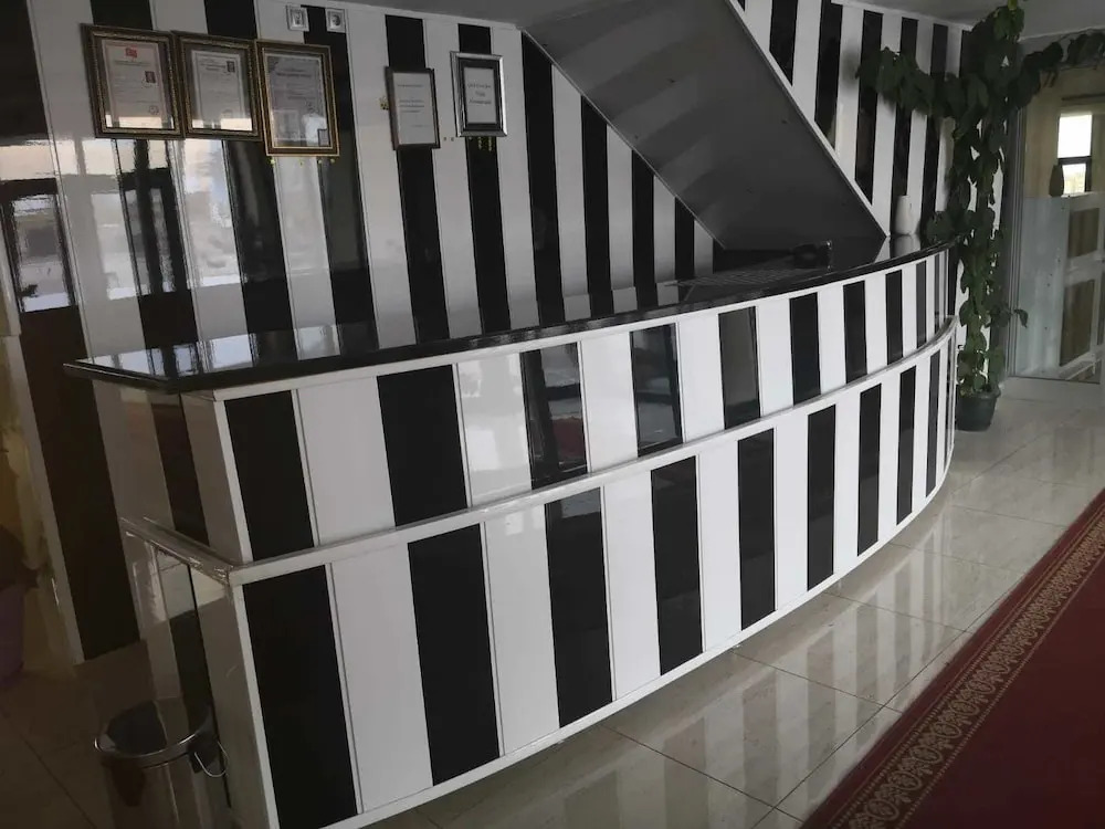 Yukselen Otel