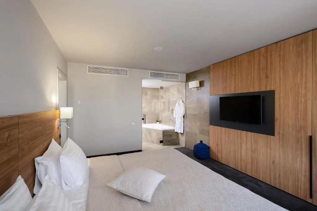 Favor Park Hotel