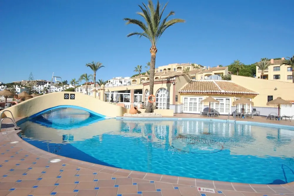 Doña Lola Claudia Beachfront Apartment CS197
