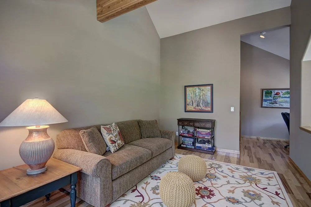 Tall Pines Lodge 4 Bedroom Townhouse by RedAwning