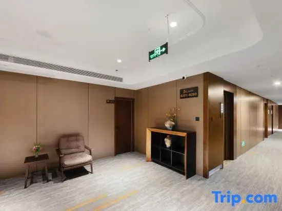 Gushu Yashe Garden Hotel (Du Fu Thatched Cottage Museum Dongpo Road Subway Station)