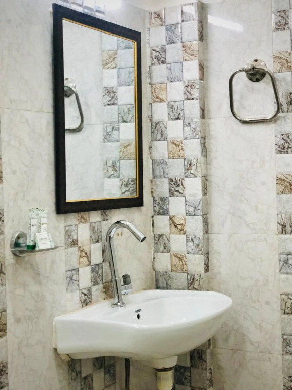Trinetra Guest House