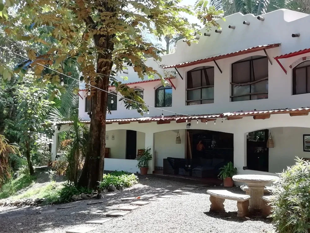 Believe Surf & Yoga Lodge Santa Teresa