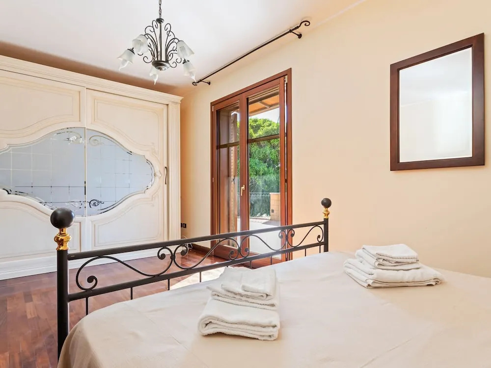 Peaceful Holiday Home in Punta Milocca With Private Pool