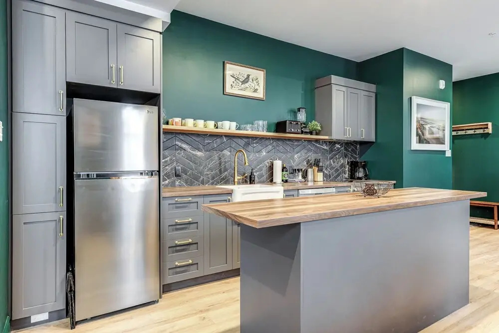 Majestic 3-Bedroom Designer Apartment