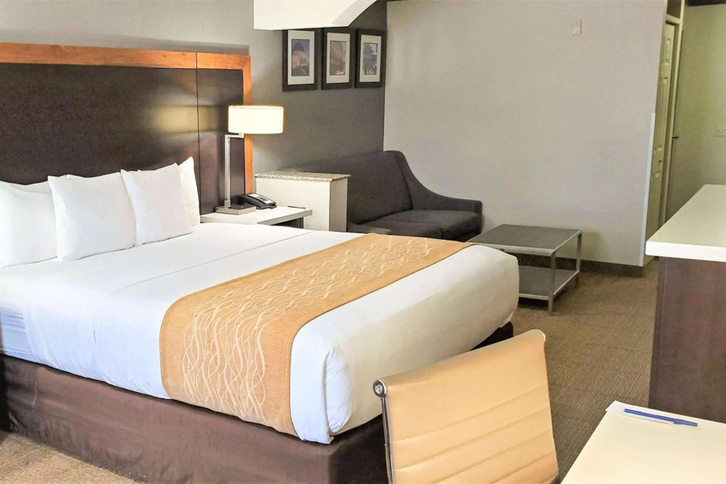Comfort Inn & Suites Near Universal - N Hollywood - Burbank