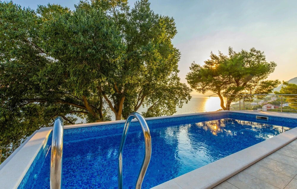 Awesome Home in Pisak With 3 Bedrooms, Private Swimming Pool and Wifi