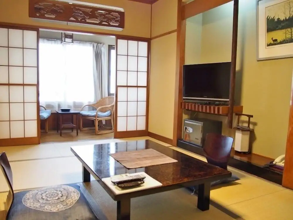 Chuo Hotel 中央ホテル