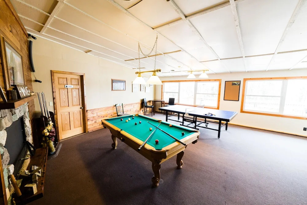 Hiawatha Lodge Inn